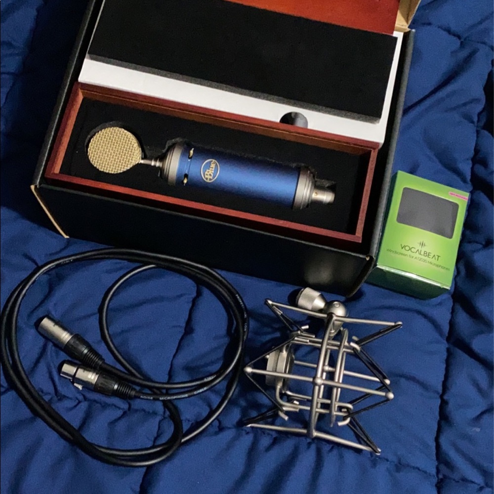 Blue Bird Microphone + XLR Cable and Windscreen